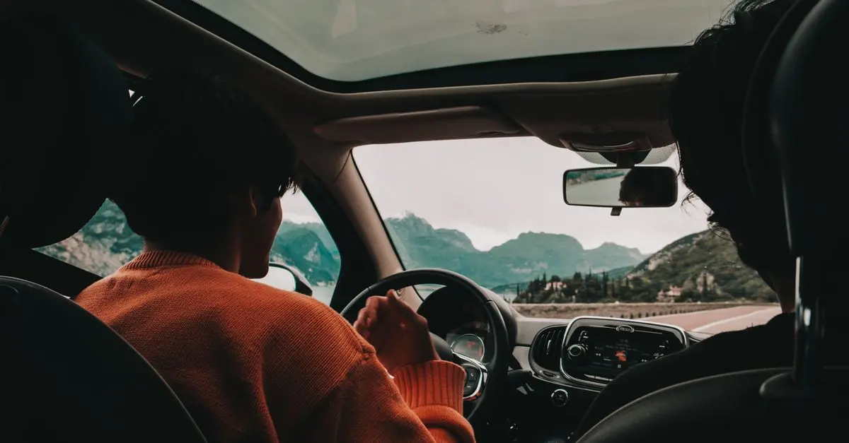 Les meilleurs podcasts à écouter en roadtrip